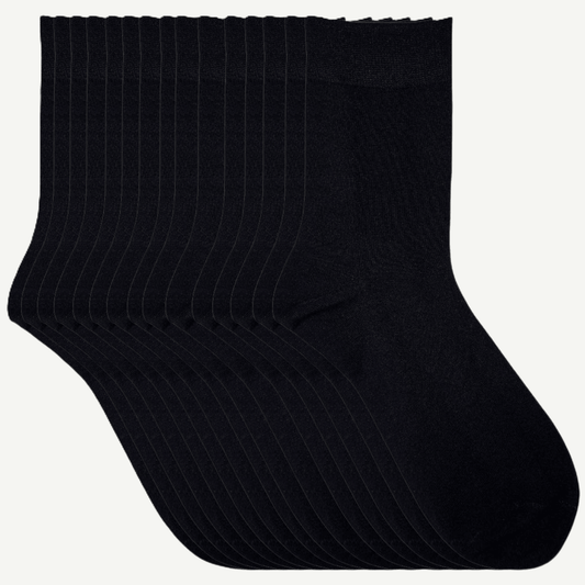 Svarte sokker i stor pakke