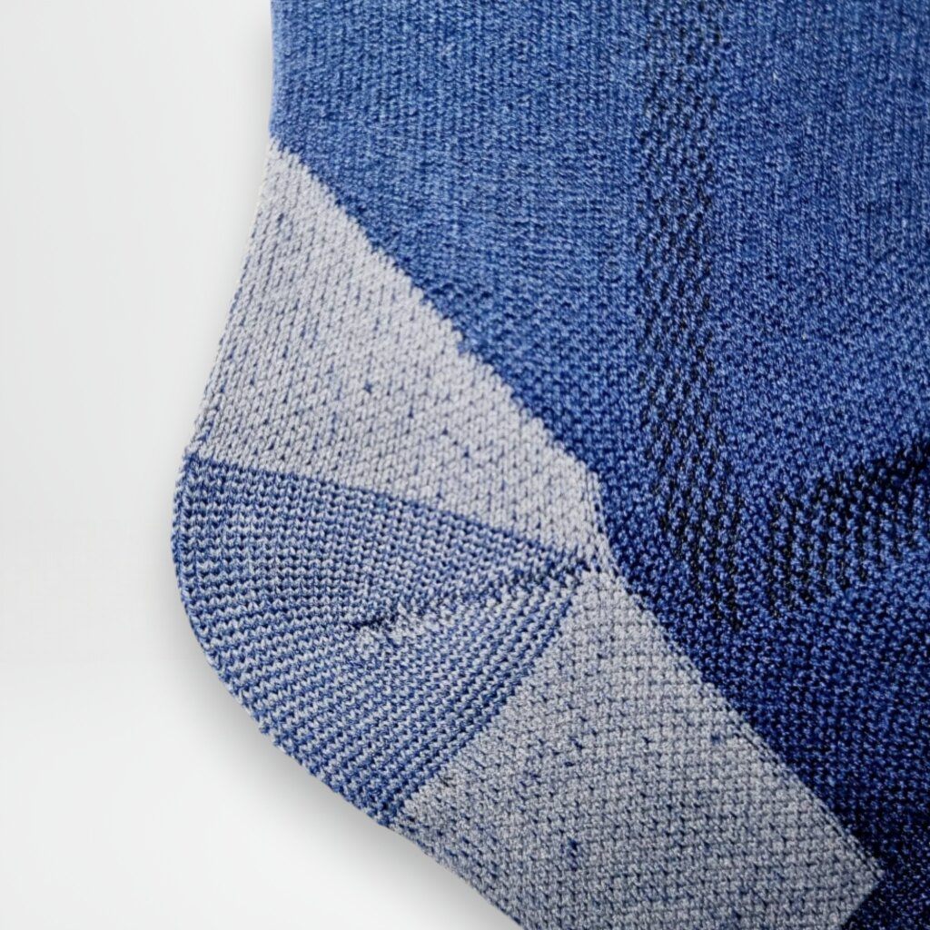 Hælparti blå ullsokker