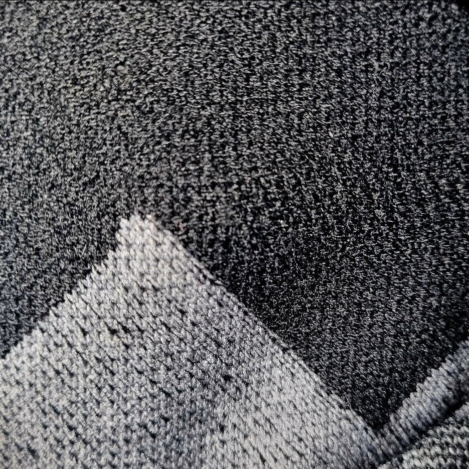 Svart merinoull garn