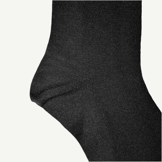 lange svarte sokker kvalitetsgarn